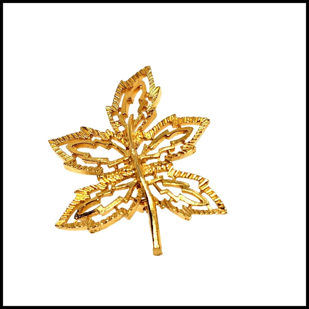 Vintage Brooch Pin Signed Gerrys Filigree Maple Leaf Gold Tone Open Work